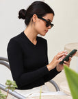 THE V-NECK LAYER TOP (Black) - MOOV®